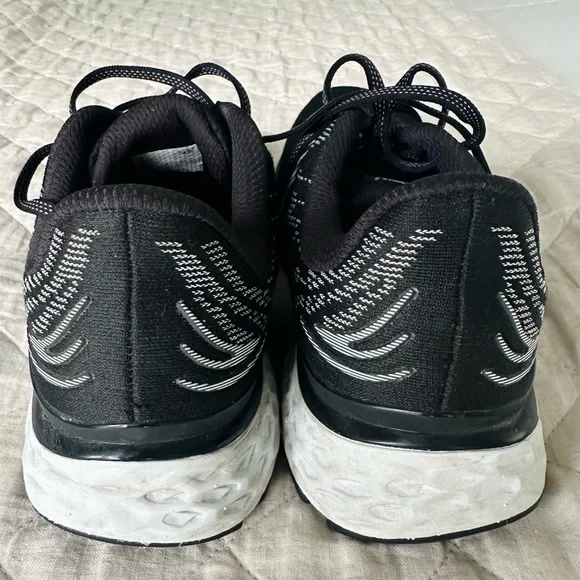 New Balance Fresh Foam 880 v11 Women’s Running Shoes, size 11 👟🖤🤍🩶 - Picture 4 of 7